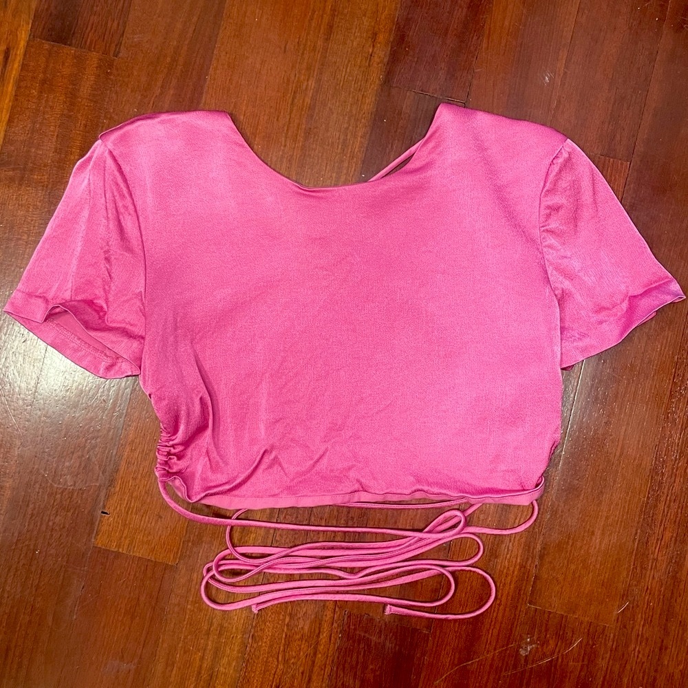 Zara Shiny Pink Open Back Tie Short Sleeve Crop Top size Large /fits like Medium